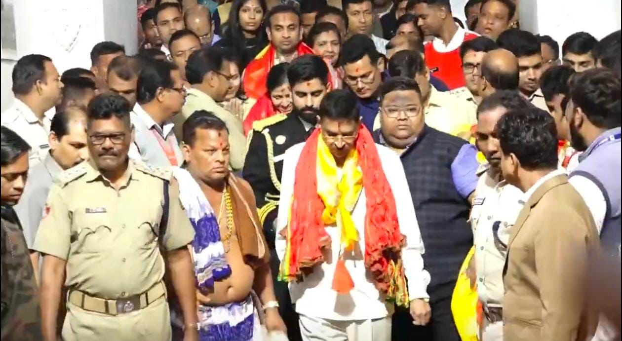 Governor-designate Hari Babu Kambhampati offers prayers at Srimandir