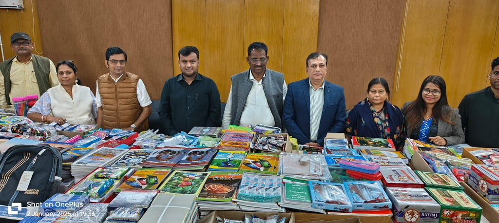 Nayagarh dist admin welcomes education equipment instead of Bouquets, diaries in New Year