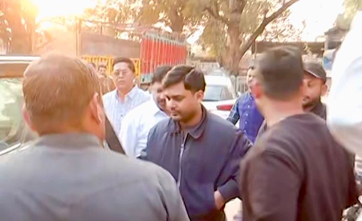 Vishal Das and his associates released from police station