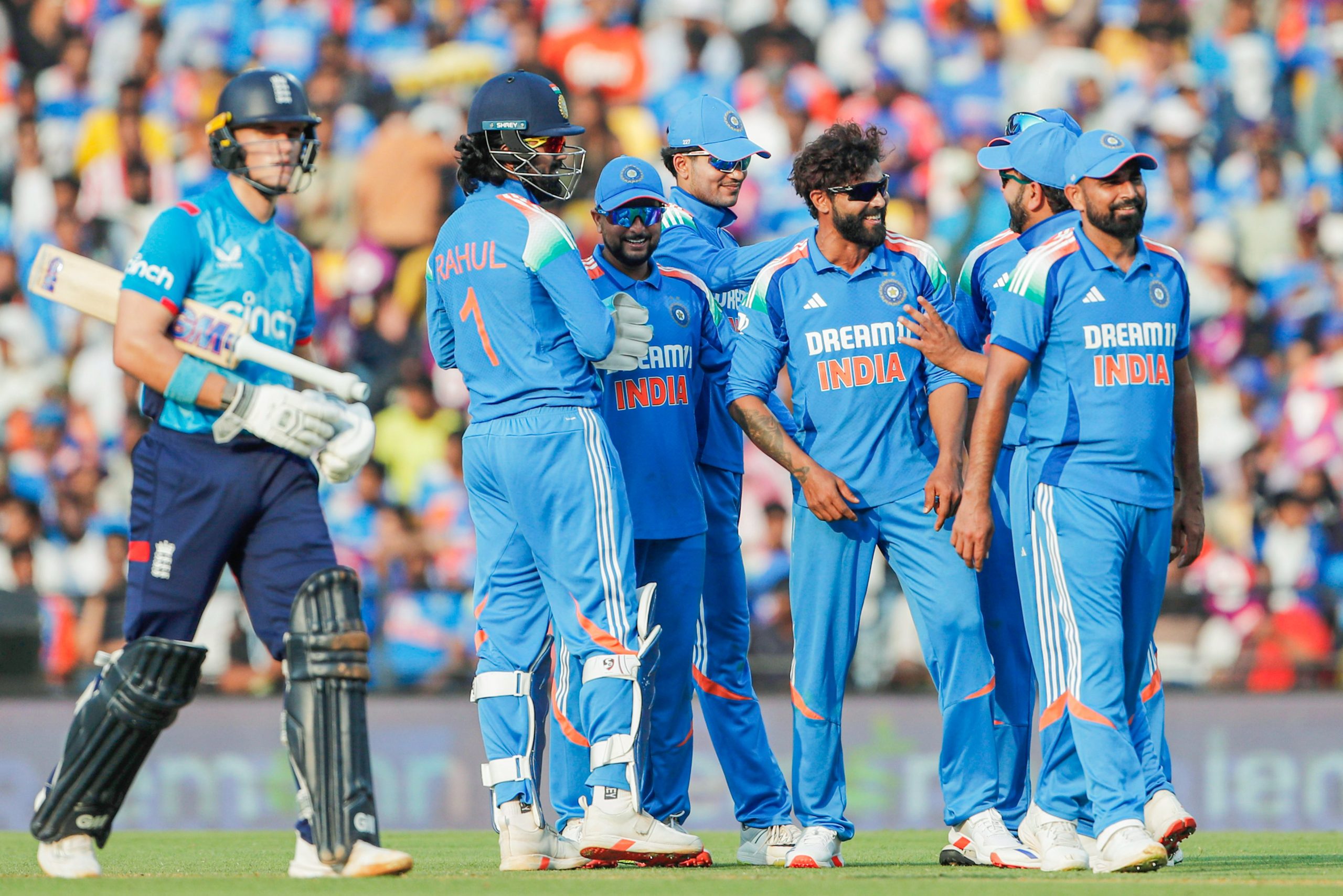 India beat England by 4 four wickets