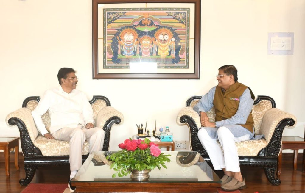 Baijayant Panda meets Governor Hari Babu Kambhapati 