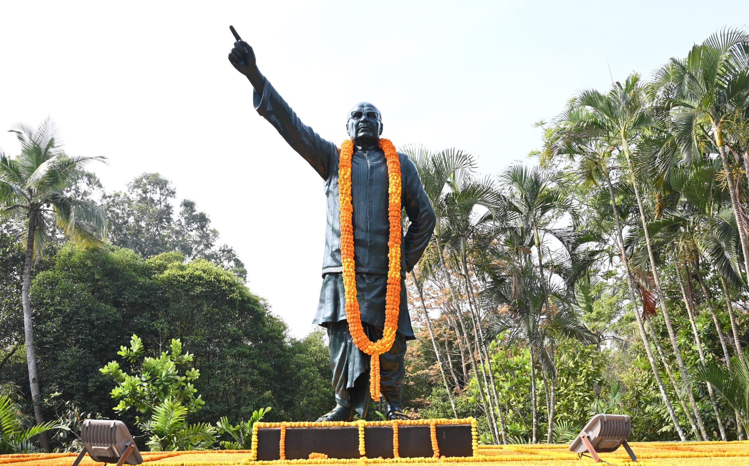 BJD to install Biju Patnaik’s statue at Sankha Bhawan