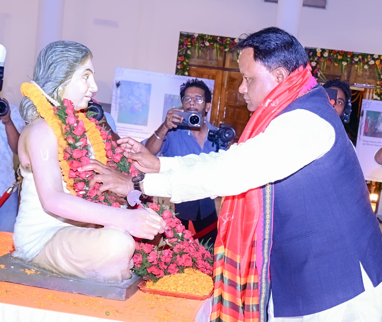 Odisha CM pays tributes to Poet Jayadev on his Birth Anniversary