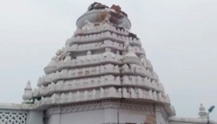 Lightning Damages Dadhinauti of Joranda Gadhi temple