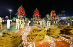 ଆଜ୍ଞାମାଳ ଆସିବା ପରେ ସିଂହଦ୍ୱାର ସମ୍ମୁଖରେ ଲାଗିଲା ତିନି ରଥ