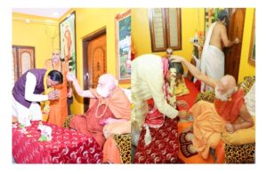 ରଥଯାତ୍ରା ଅବସରରେ ପୁରୀ ଶଙ୍କରାଚାର୍ଯ୍ୟଙ୍କୁ ଭେଟିଲେ ମୋହନ ମାଝୀ, ଧର୍ମେନ୍ଦ୍ର ପ୍ରଧାନ