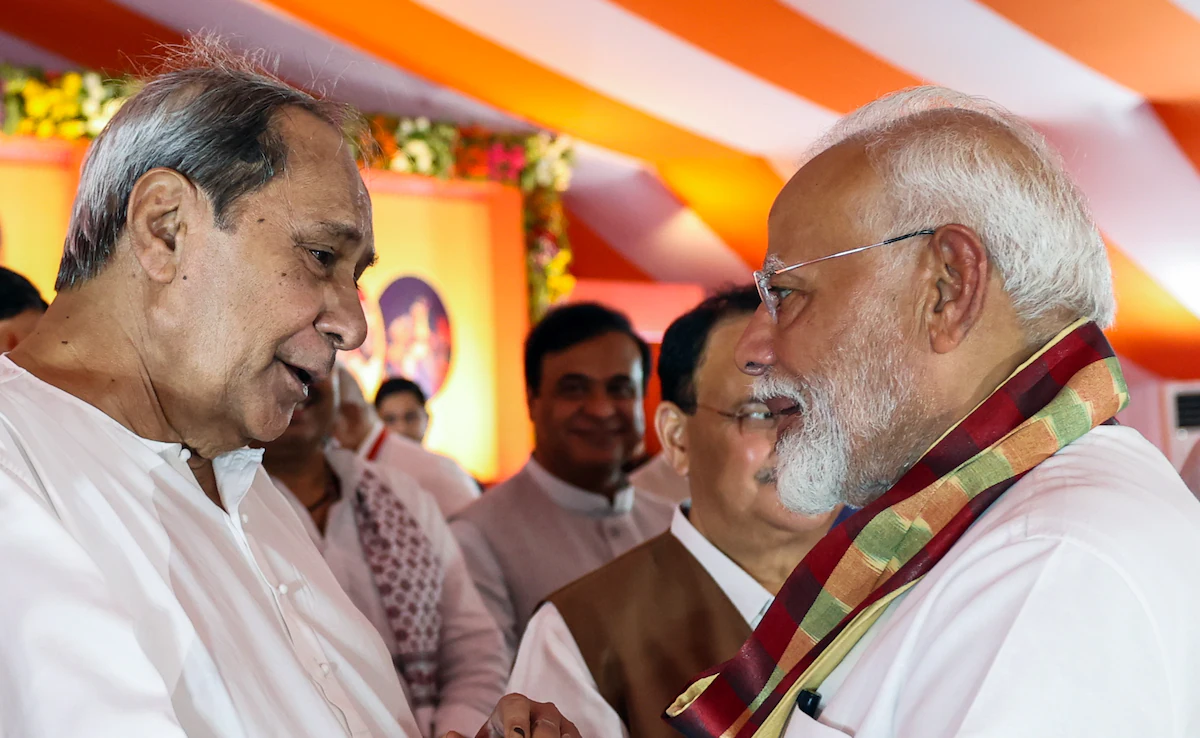 pm-modi-talks-to-naveen-enquires-his-health-condition