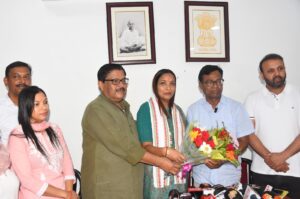 ସମ୍ବିଧାନ ପାଇଁ ସଡ଼କରୁ ସଂସଦ ଲଢ଼େଇ ହେବ: ଭକ୍ତ ଚରଣ ଦାସ