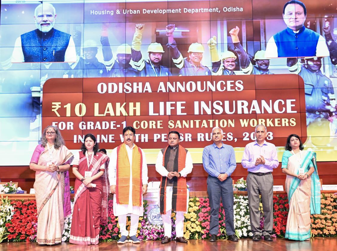 odisha cm announces rs-10-lakh-life-insurance for sanitation-workers