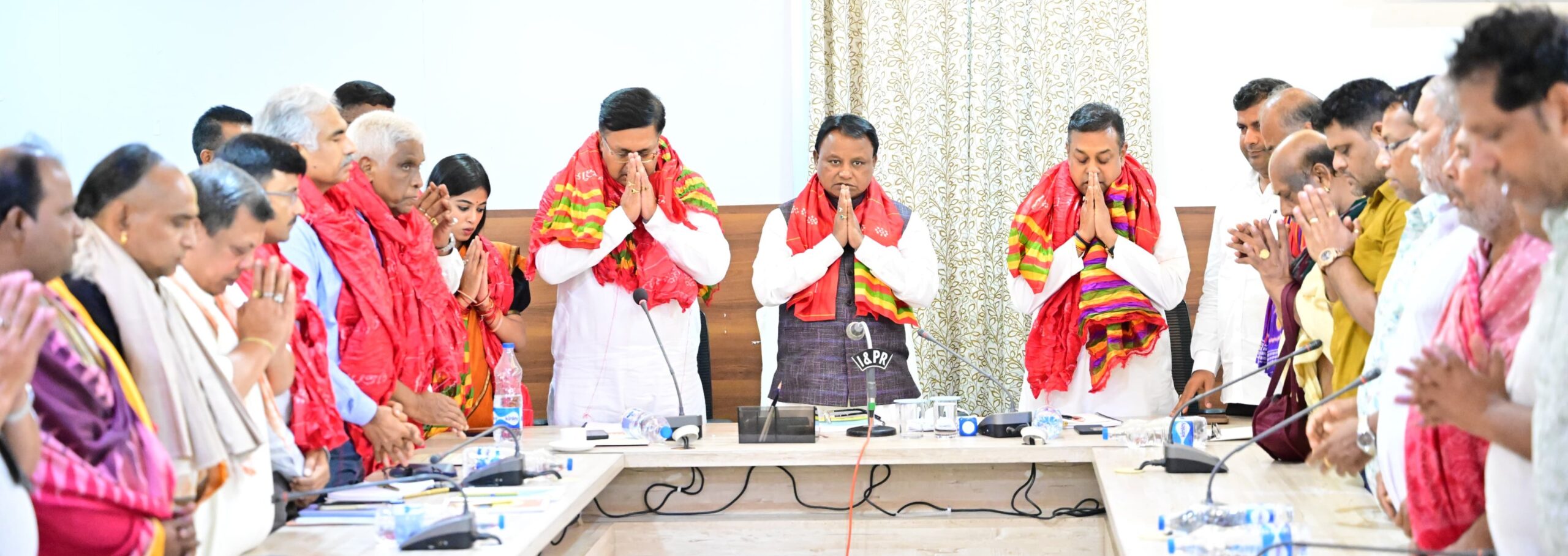 Odisha CM reviews Ratha Jatra 2025 plans with temple servitors