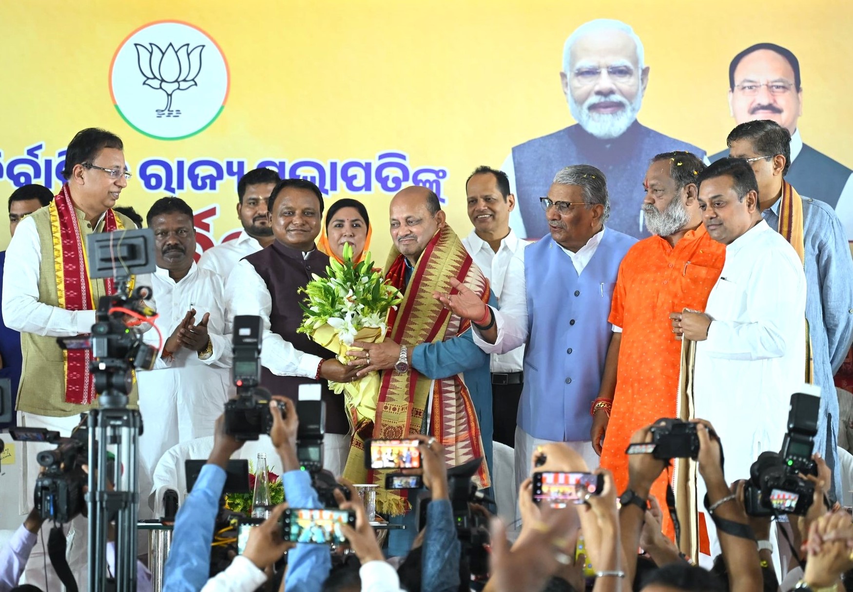 Odisha CM showers praise on manmohan samal