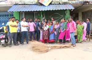 ବିଏମସି ଅଫିସରେ ଅତିରିକ୍ତ କମିଶନରଙ୍କୁ ଆକ୍ରମଣ ଘଟଣା: ଆନ୍ଦୋଳନରେ BMC ଓ ସଫେଇ କର୍ମଚାରୀ