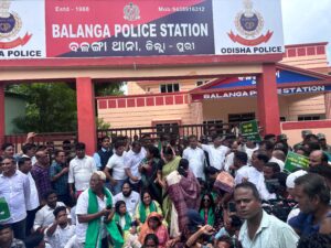 ନାବାଳିକା ପୋଡ଼ି ମାମଲା; ବଳଙ୍ଗା ଥାନା ଘେରାଉ ବେଳେ ବିଜେଡି କର୍ମୀ-ପୋଲିସ ଧସ୍ତାଧସ୍ତି