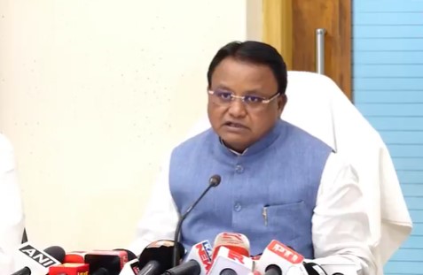 odisha-cm-reviews-flood-damage-assures-relief