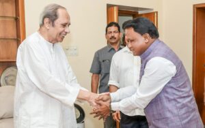 ନବୀନଙ୍କୁ ଭେଟି ସ୍ୱାସ୍ଥ୍ୟାବସ୍ଥା ପଚାରି ବୁଝିଲେ ମୁଖ୍ୟମନ୍ତ୍ରୀ ମୋହନ ମାଝୀ