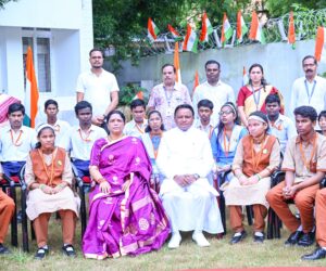 ଭୀମ ଭୋଇ ଦୃଷ୍ଟି ହୀନ ବିଦ୍ୟାଳୟର ଛାତ୍ରଛାତ୍ରୀଙ୍କ ସହ ସ୍ୱାଧୀନତା ଦିବସ ପାଳନ କଲେ ମୁଖ୍ୟମନ୍ତ୍ରୀ