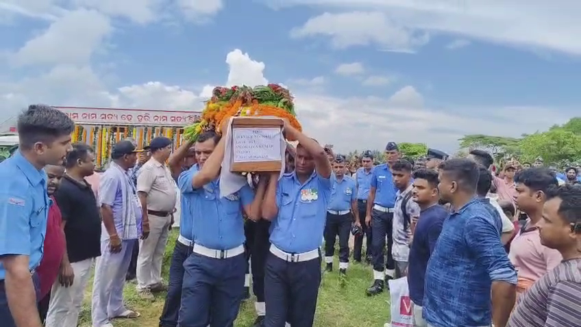 Mortal remains of IAF jawan Swarajya Sahu consigned to flames