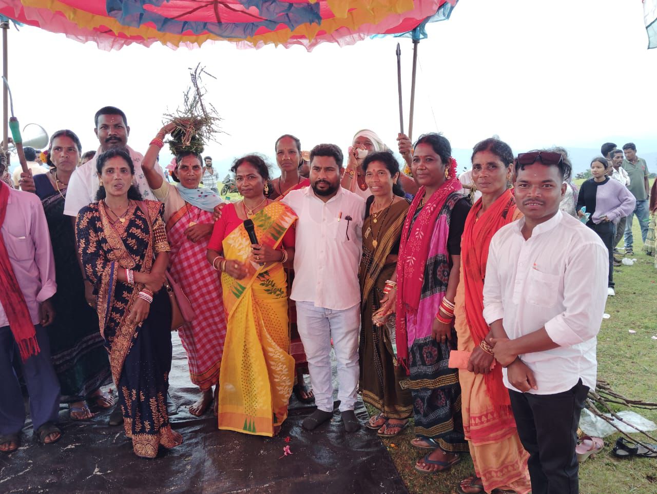 youtubers-and-tribal-villagers-united-to-stop-mining-in-balada-nageswari-hill