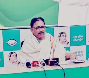 ୬୦ ଛୁଇଁଥିବା ମହିଳାଙ୍କୁ ସୁଭଦ୍ରା ଯୋଜନାରୁ ବାଦ ଦେବା ନିନ୍ଦନୀୟ: ବିଜେଡି