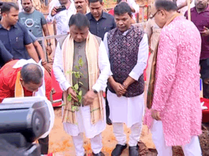 ପ୍ରଧାନମନ୍ତ୍ରୀଙ୍କ ଜନ୍ମଦିନ ଉପଲକ୍ଷେ ଗଛ ଲଗାଇଲେ ମୁଖ୍ୟମନ୍ତ୍ରୀ ମୋହନ ମାଝୀ