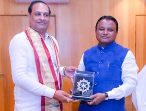 ୧୪୦୪ ୟୁନିଟ ରକ୍ତ ସଂଗ୍ରହ କରି ମୁଖ୍ୟମନ୍ତ୍ରୀଙ୍କ ଦ୍ବାରା ସମ୍ବର୍ଦ୍ଧିତ ହେଲେ ଟିଟଲାଗଡ଼ ବିଧାୟକ ନବୀନ ଜୈନ