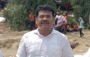 ବ୍ୟୋମକେଶ ରାୟଙ୍କୁ ଘେରିଲେ ସାଧାରଣ ଜନତା