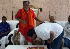 ନୂଆପଡ଼ା ଉପନିର୍ବାଚନ: ବସନ୍ତ ପଣ୍ଡାଙ୍କୁ ଭେଟି ଆଶୀର୍ବାଦ ନେଲେ ଜୟ ଢୋଲକିଆ
