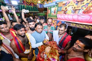 କଟକରେ ଶାନ୍ତି ସ୍ଥାପିତ ପାଇଁ ମୋହନ ସରକାରଙ୍କ ପଦକ୍ଷେପ ସ୍ୱାଗତଯୋଗ୍ୟ