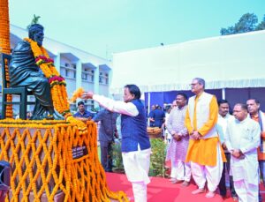 ଆଜି ଉତ୍କଳମଣି ପଣ୍ତିତ ଗୋପବନ୍ଧୁ ଦାସଙ୍କ ଜୟନ୍ତୀ; ଶ୍ରଦ୍ଧାଞ୍ଜଳି ଜଣାଇଲେ ମୁଖ୍ୟମନ୍ତ୍ରୀ