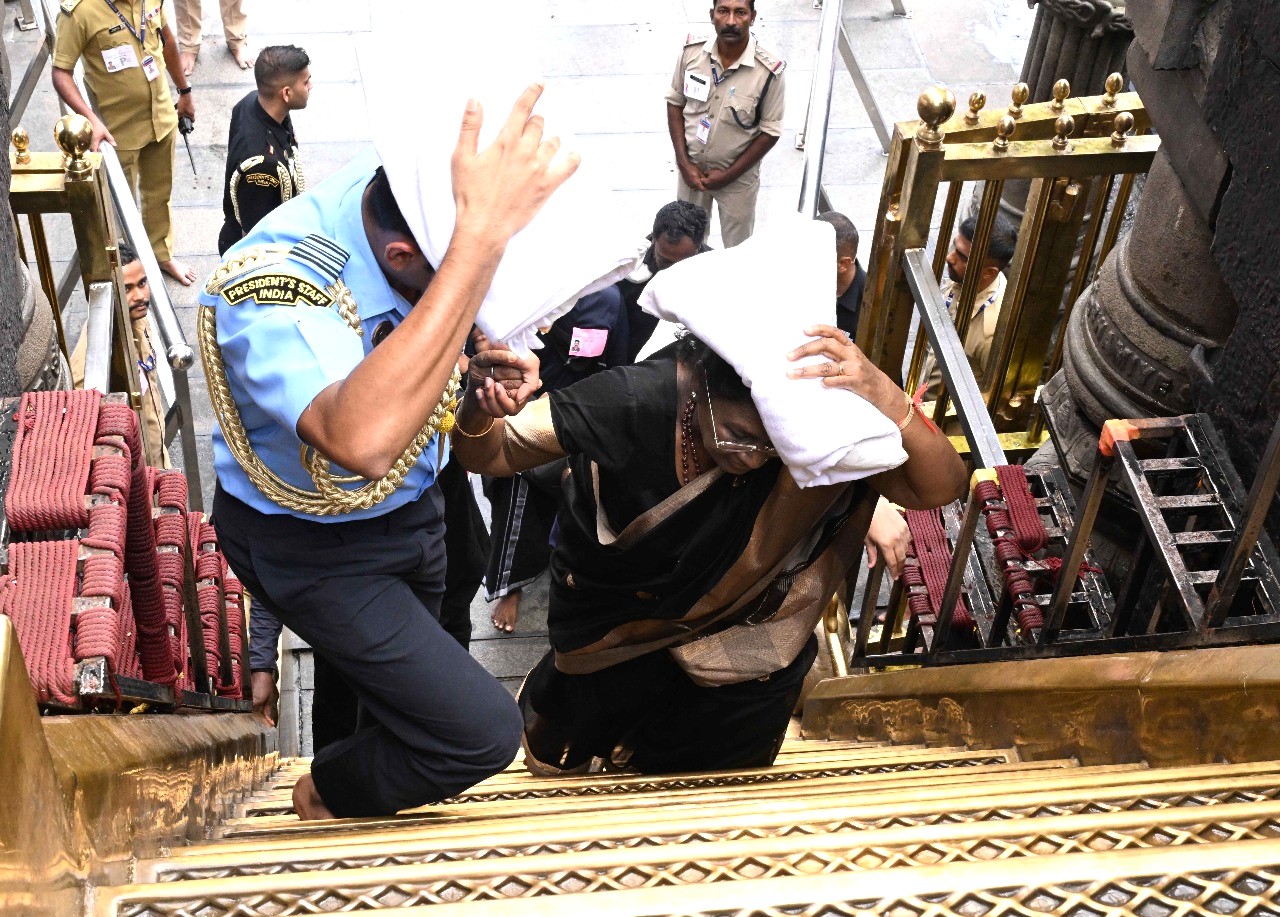 President Droupadi Murmu visits Sabarimala, offers prayers 
