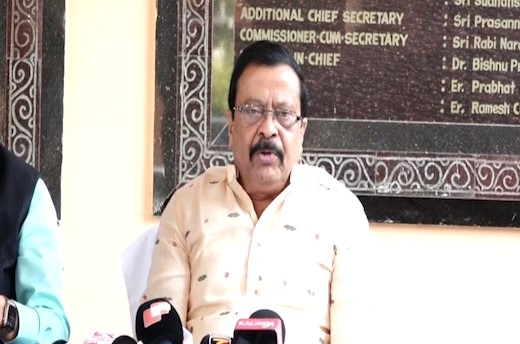 Suresh Pujari reviews rain and flood situation in odisha