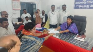 Nuapada By-Election: ନୂଆପଡ଼ା ଉପନିର୍ବାଚନ; ନାମାଙ୍କନ ପତ୍ର ଦାଖଲ କଲେ ବିଜେଡି ପ୍ରାର୍ଥୀ ସ୍ନେହାଙ୍ଗିନୀ ଛୁରିଆ