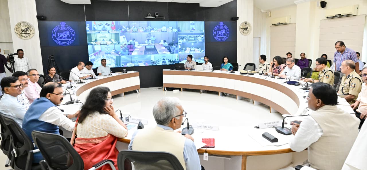 Odisha CM Reviews Cyclone Montha Situation 