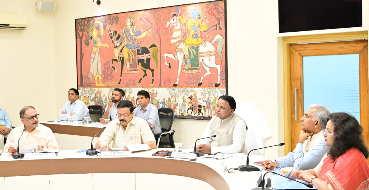 Odisha CM Reviews Cyclone Montha Situation