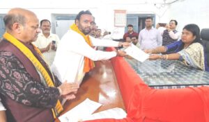 Nuapada Bypoll: ନୂଆପଡ଼ା ଉପନିର୍ବାଚନ ପାଇଁ ନାମାଙ୍କନ ପତ୍ର ଦାଖଲ କଲେ ଜୟ ଢୋଲକିଆ