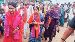 Nuapada Bypoll Campaign: ପ୍ରଚାର ମଇଦାନରେ ରାଜୁ ଭାଇ ଢୋଲକିଆଙ୍କ ପତ୍ନୀ