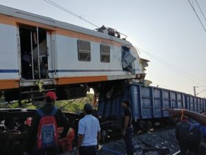 Bilaspur Train Accident: ଛତିଶଗଡ଼ରେ ମାଲବାହୀ ଟ୍ରେନ୍ ଉପରେ ଚଢ଼ିଗଲା ଯାତ୍ରାବାହୀ ଟ୍ରେନ୍; ୬ ମୃତ