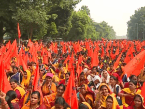 Anganwadi workers: ଭୁବନେଶ୍ବର ଗାନ୍ଧି ମାର୍ଗରେ ଅଙ୍ଗନବାଡି କର୍ମୀଙ୍କ ବିଶାଳ ସମାବେଶ