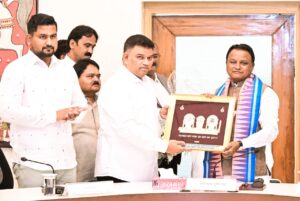 T-20: ଭାରତ-ଦକ୍ଷିଣ ଆଫ୍ରିକା ଆନ୍ତର୍ଜାତୀକ ଟି-୨୦ ମ୍ୟାଚ୍ ପ୍ରସ୍ତୁତି ସମୀକ୍ଷା ବୈଠକ କଲେ ମୁଖ୍ୟମନ୍ତ୍ରୀ ମୋହନ ମାଝୀ