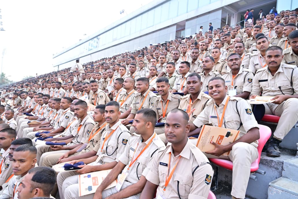 7293-newly-recruited-officers-join-odisha-govt-service-at-nijukti-mela