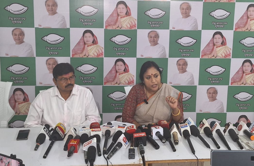 bjp-wants-to-win-elections-at-gunpoint-lekhasri