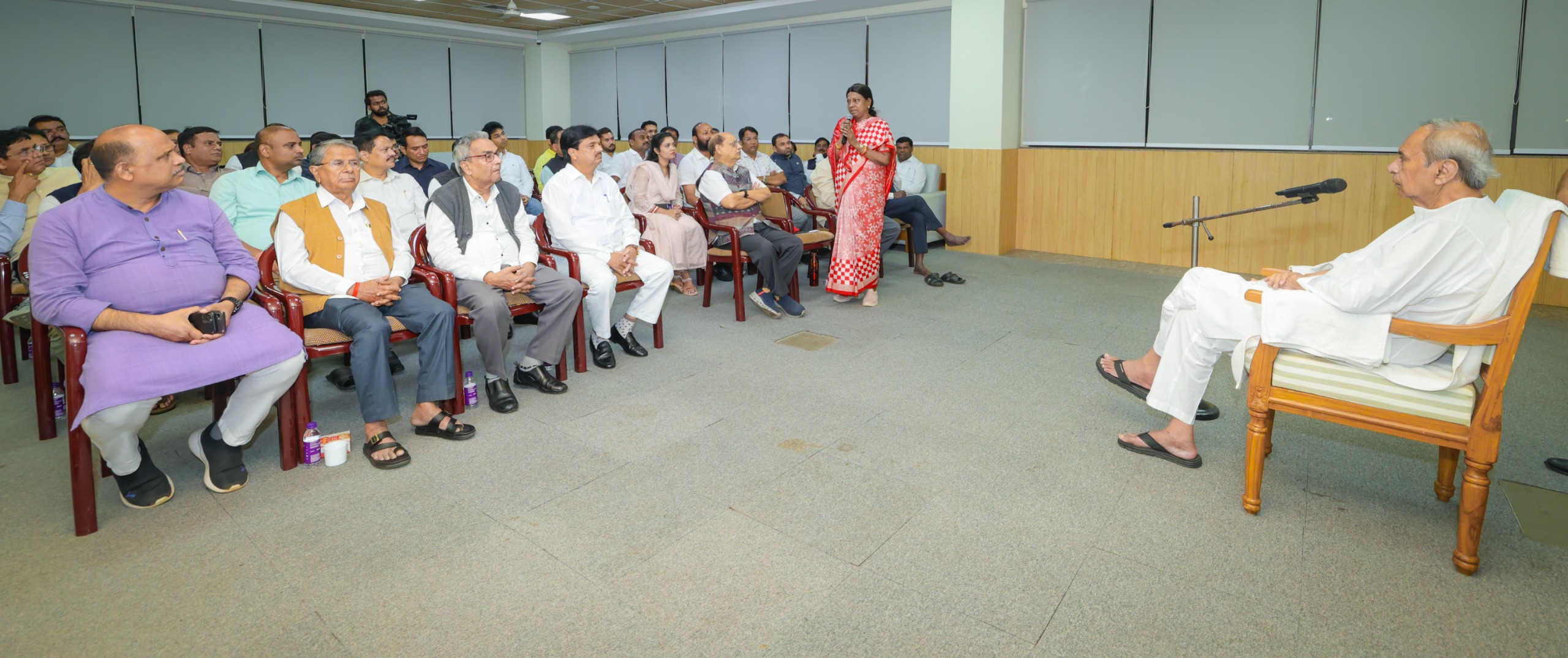 naveen-leads-bjd-legislature-party-meet