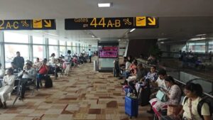 Delhi Airport Chaos: ଦିଲ୍ଲୀ ଏୟାରପୋର୍ଟରେ ବିମାନ ଉଡ଼ାଣ ପ୍ରଭାବିତ; ୧୦୦ରୁ ଅଧିକ ବିମାନ ଉଡ଼ାଣରେ ବିଳମ୍ବ