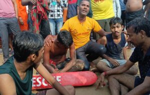 West Bengal Tourists Drown In Puri Sea: ଅଳ୍ପକେ ବର୍ତ୍ତିଲେ ପର୍ଯ୍ୟଟକ; ପୁରୀ ସମୁଦ୍ରରେ ବୁଡ଼ିଗଲେ ୪ ବଙ୍ଗୀୟ ପର୍ଯ୍ୟଟକ