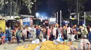 Farmer Protest: ନବରଙ୍ଗପୁରର ଝରିଗାଁରେ ଚାଷୀଙ୍କ ଅନନ୍ୟ ପ୍ରତିବାଦ