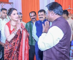 Odisha Handloom: ଓଡ଼ିଶା ହସ୍ତତନ୍ତ୍ର ବ୍ରାଣ୍ଡ ଆମ୍ବାସଡର ହେବାକୁ ମାଧୁରୀ ଦୀକ୍ଷିତ୍ ନେଇଛନ୍ତି ୧ କୋଟି ୬୦ ଲକ୍ଷ ଟଙ୍କା