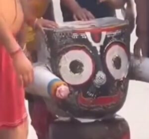 Jagannath Idol: ପୁରୀ ବେଳାଭୂମିକୁ ଭାସି ଆସିଲା ମହାପ୍ରଭୁ ଶ୍ରୀଜଗନ୍ନାଥଙ୍କ ମୂର୍ତ୍ତି; ଭିଡ଼ିଓ ଭାଇରାଲ