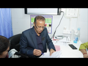 Capital Hospital Doctor Attacked:କ୍ୟାପିଟାଲ ହସ୍ପିଟାଲ ଡାକ୍ତରଙ୍କୁ ଆକ୍ରମଣ ଘଟଣା; ପ୍ରତିବାଦରେ କଳା ବ୍ୟାଜ ପିନ୍ଧି ଡାକ୍ତରଙ୍କ ରୋଗୀ ସେବା