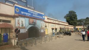Fire breaks out at Jharsuguda Railway Station: ଝାରସୁଗୁଡ଼ା ରେଲୱେ ଷ୍ଟେସନରେ ଅଗ୍ନିକାଣ୍ଡ