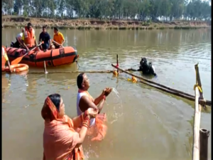 Makar Sankranti: ମକର ବୁଡ଼ ପକାଇଲେ ମୁଖ୍ୟମନ୍ତ୍ରୀ ମୋହନ ମାଝୀ